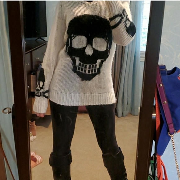 36 Point 5 Sweaters - Oversized Skull sweater
